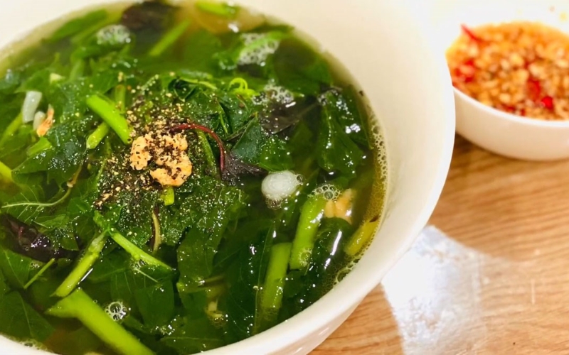 Canh gà rừng nấu thuốc bắc